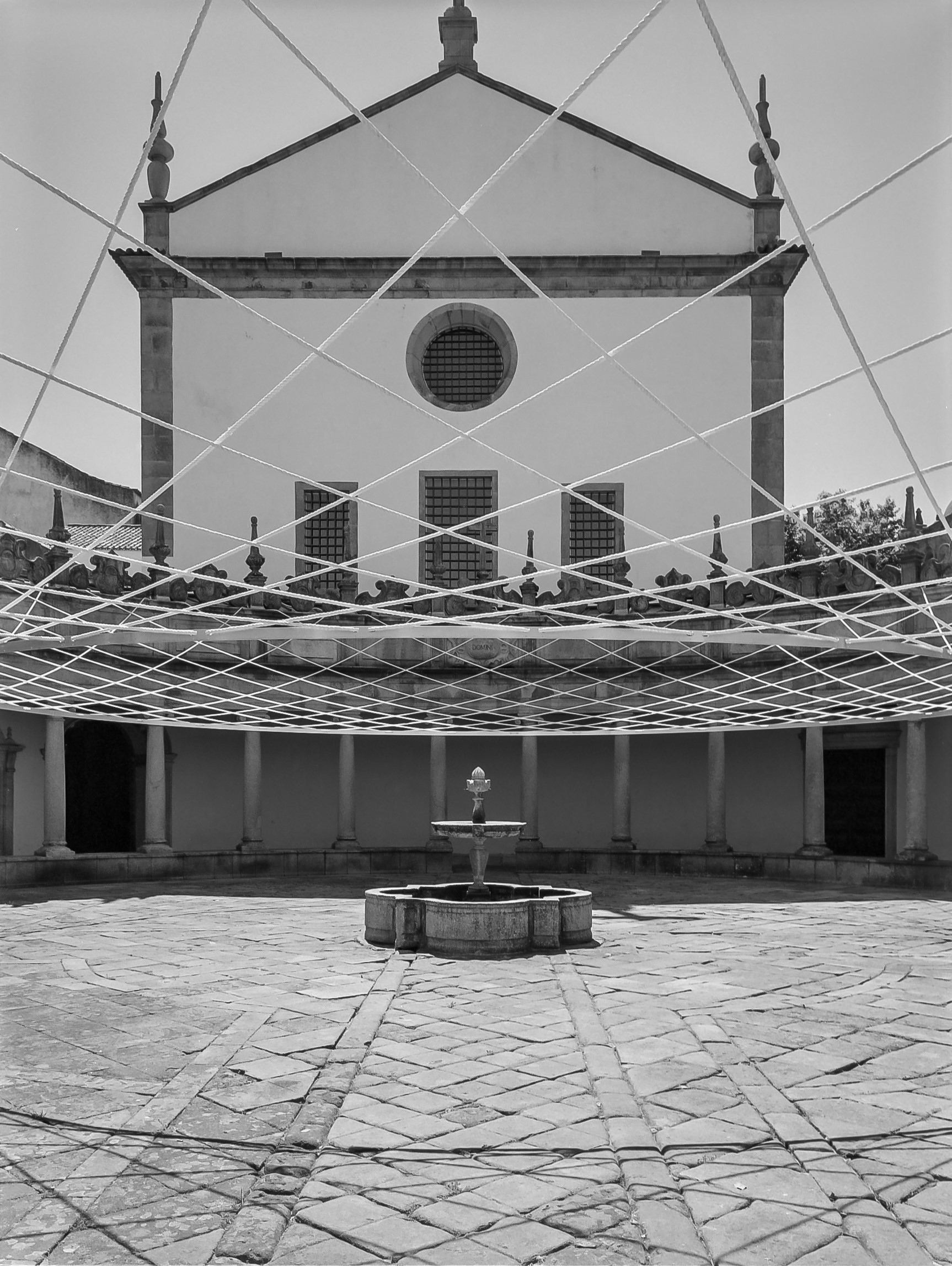 Carnet C10 – Instalação no claustro do Mosteiro da Serra do Pilar 